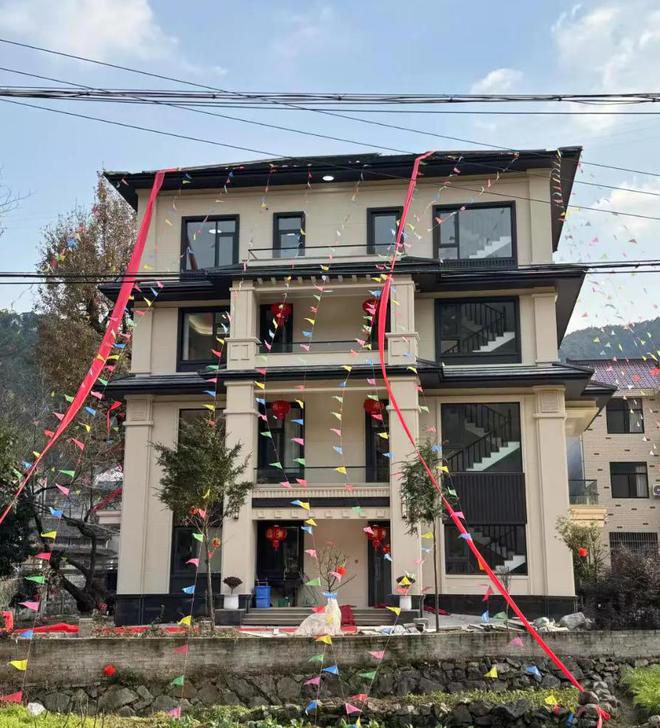 凯发旗舰厅注册平台浙江男子晒出农村自建房仅|柳明日香|凭外观